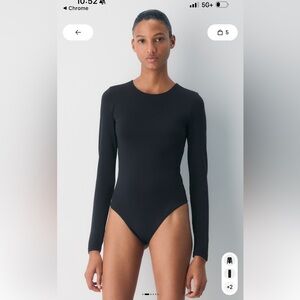 Aritzia - Contour Crew Longsleeve Bodysuit - XS